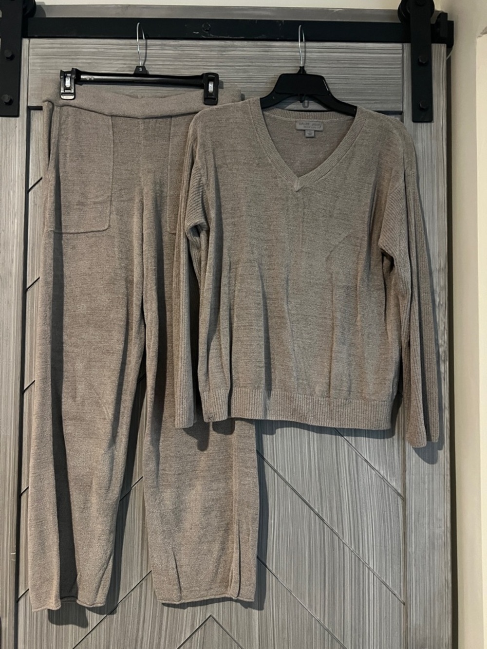 Barefoot Dreams Taupe Knit Straight-Leg Pants & V‑Neck Sweater Set - Picture 3 of 8